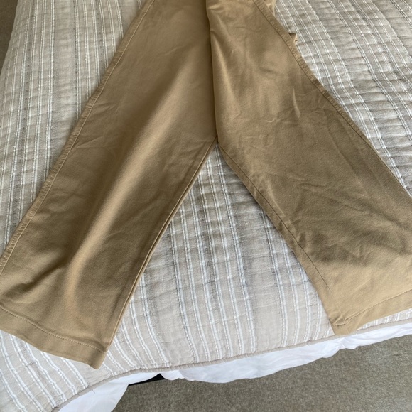 UNIQLO men’s beige pants - Picture 3 of 5